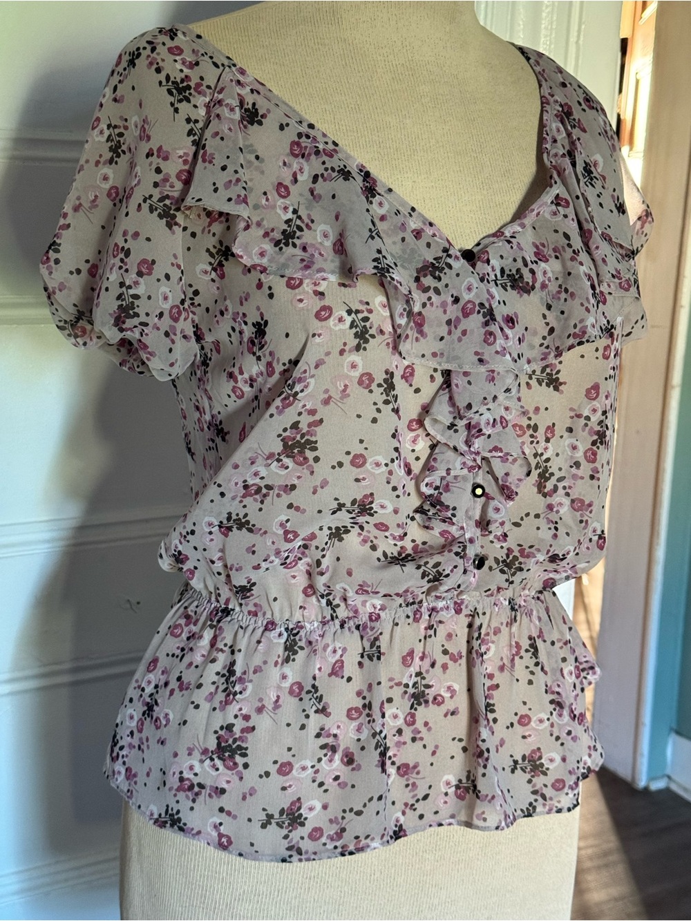 Guess small Floral Ruffle V-Neck Women's Top in Light Pink